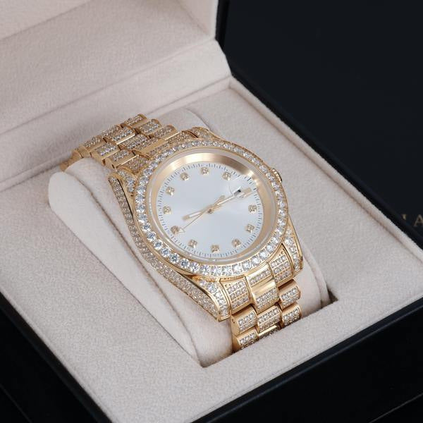 Mens Round Quartz Watch With A Steel Bracelet And A Diamond-encrusted Dial