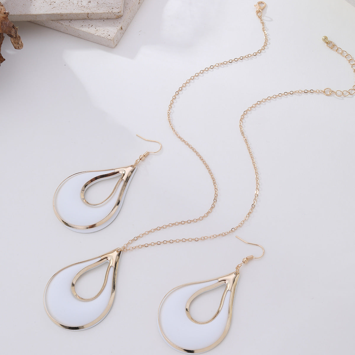 Water Drop Hollow Metal Pendant Necklace And Earrings 2-Piece Set For Women