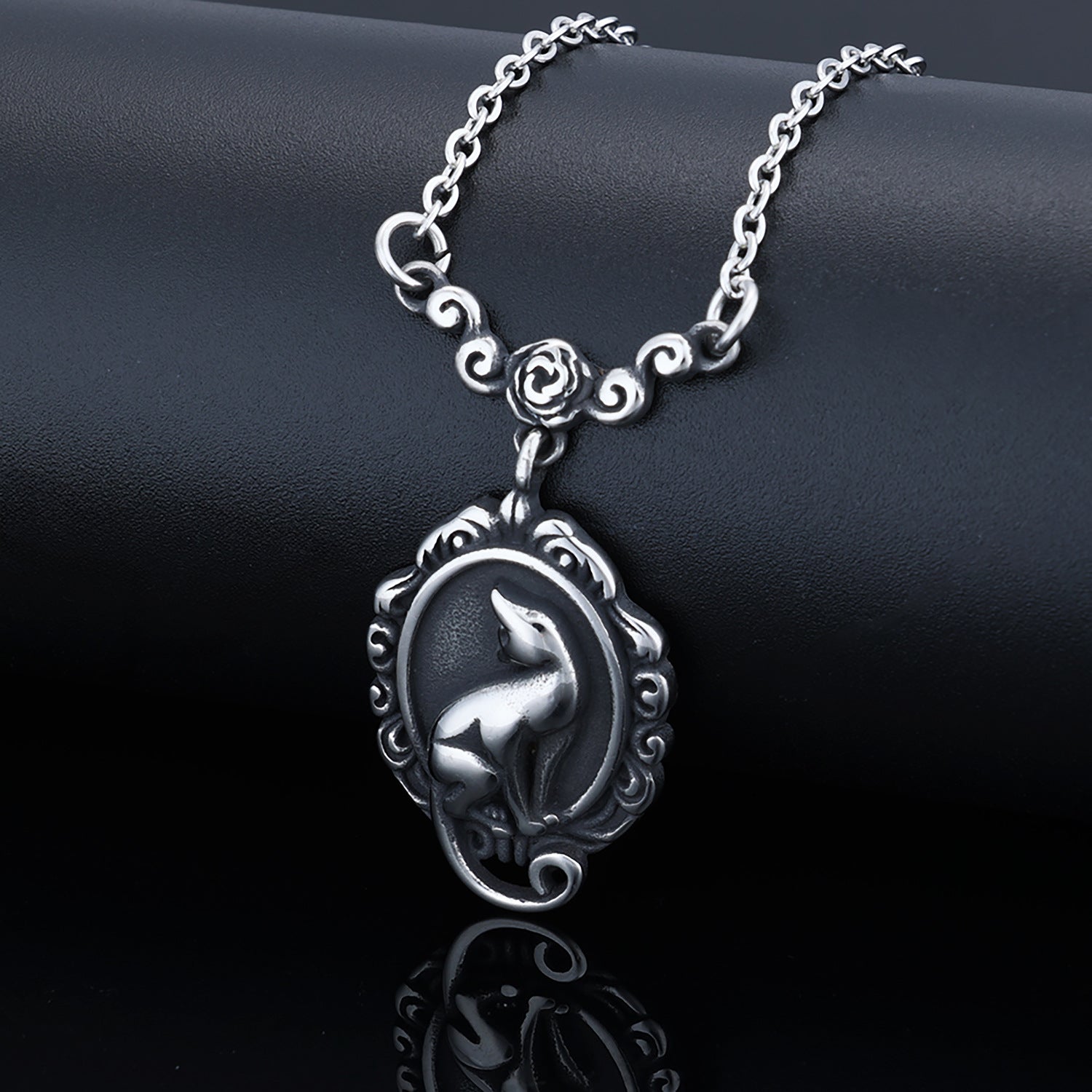 3D Cat Wreath Pendant Necklace In Titanium Steel