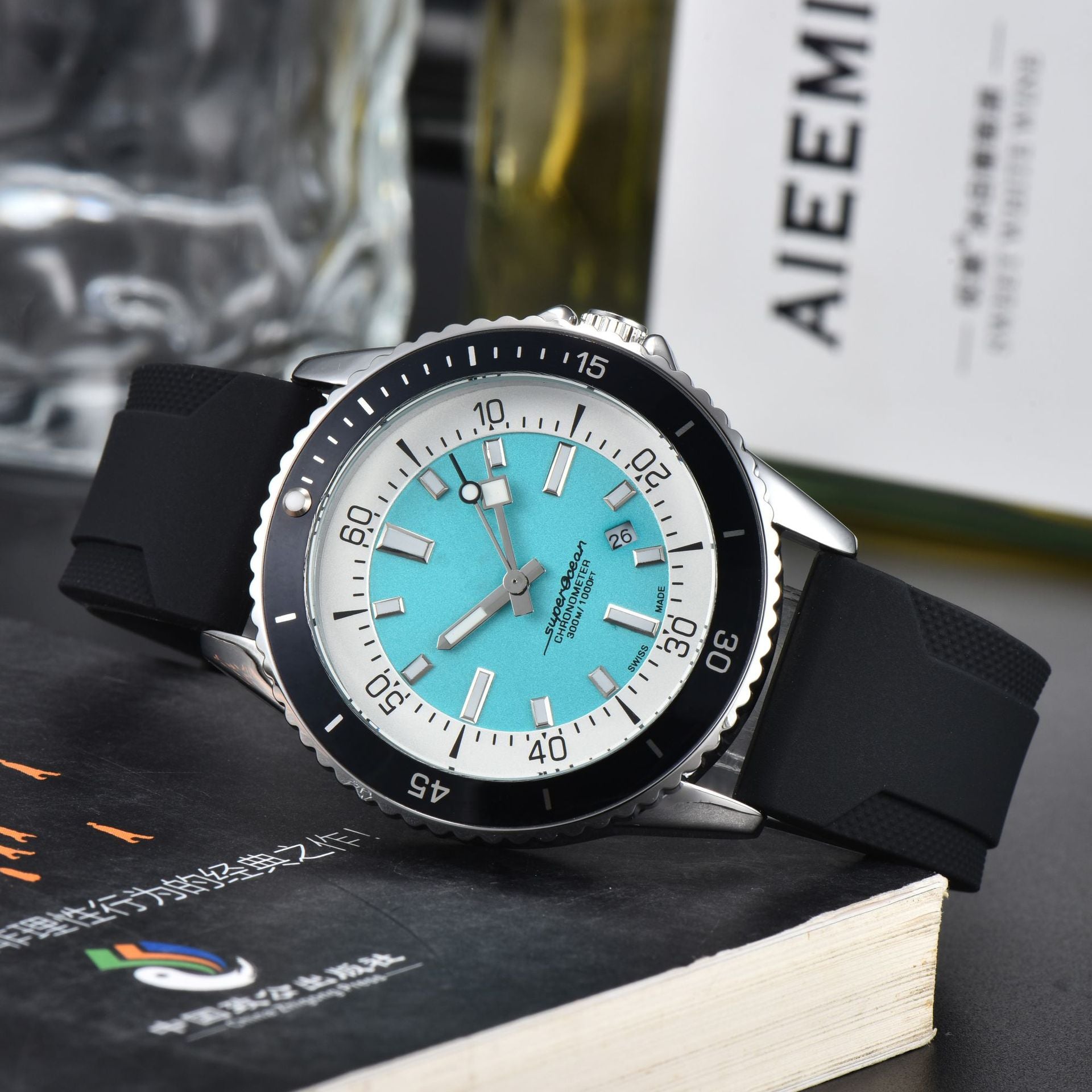 Stylish Mens Quartz Watch With A Silicone Strap