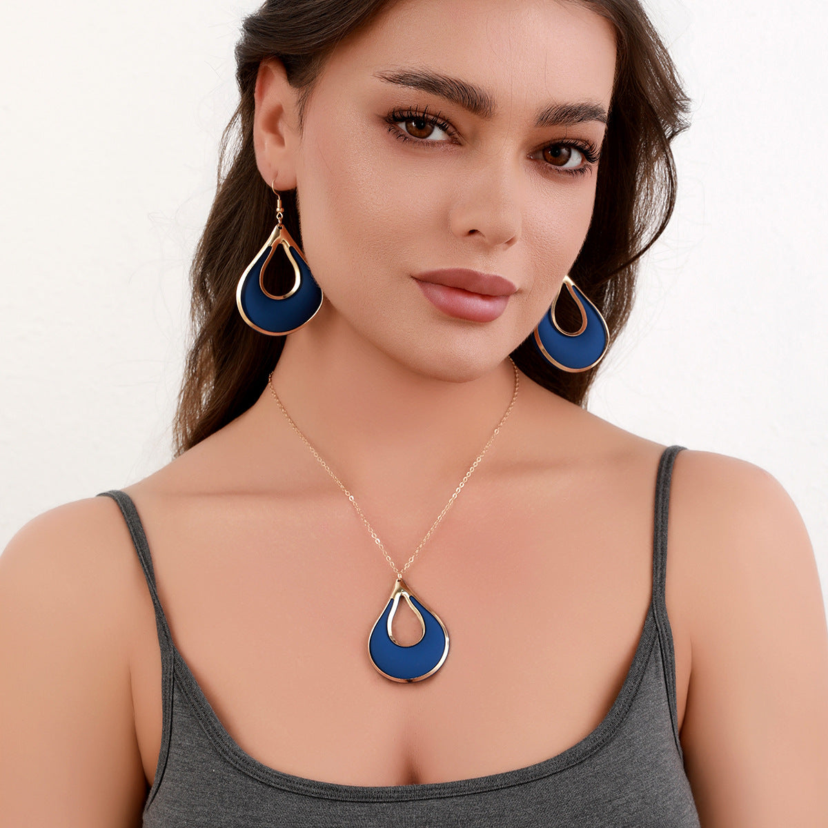 Water Drop Hollow Metal Pendant Necklace And Earrings 2-Piece Set For Women