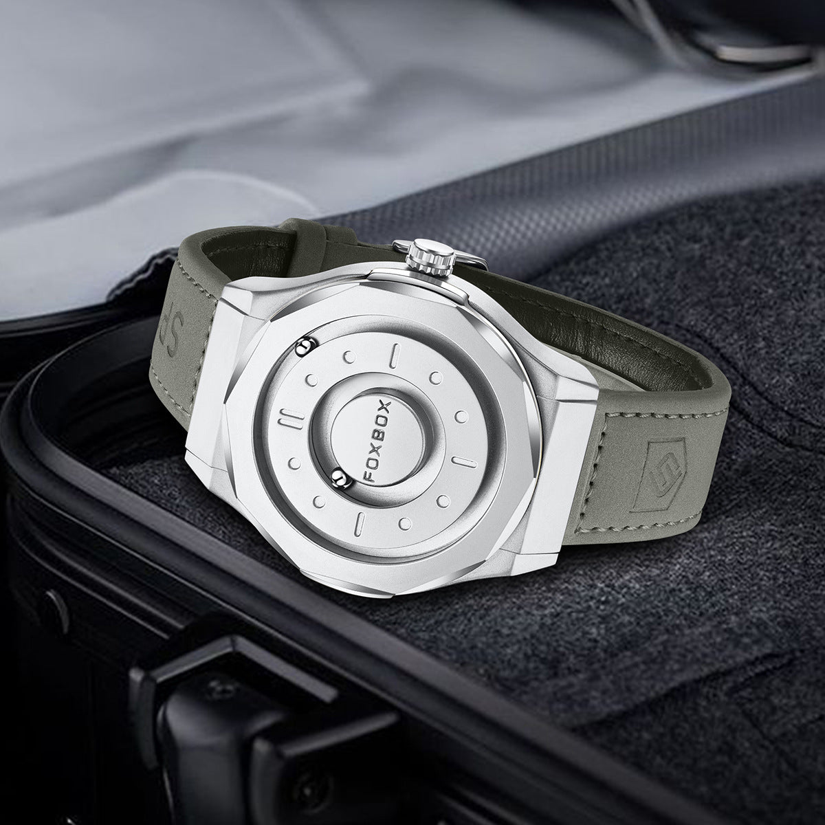 Quartz Watch With A Personalized Magnetic Ball Design