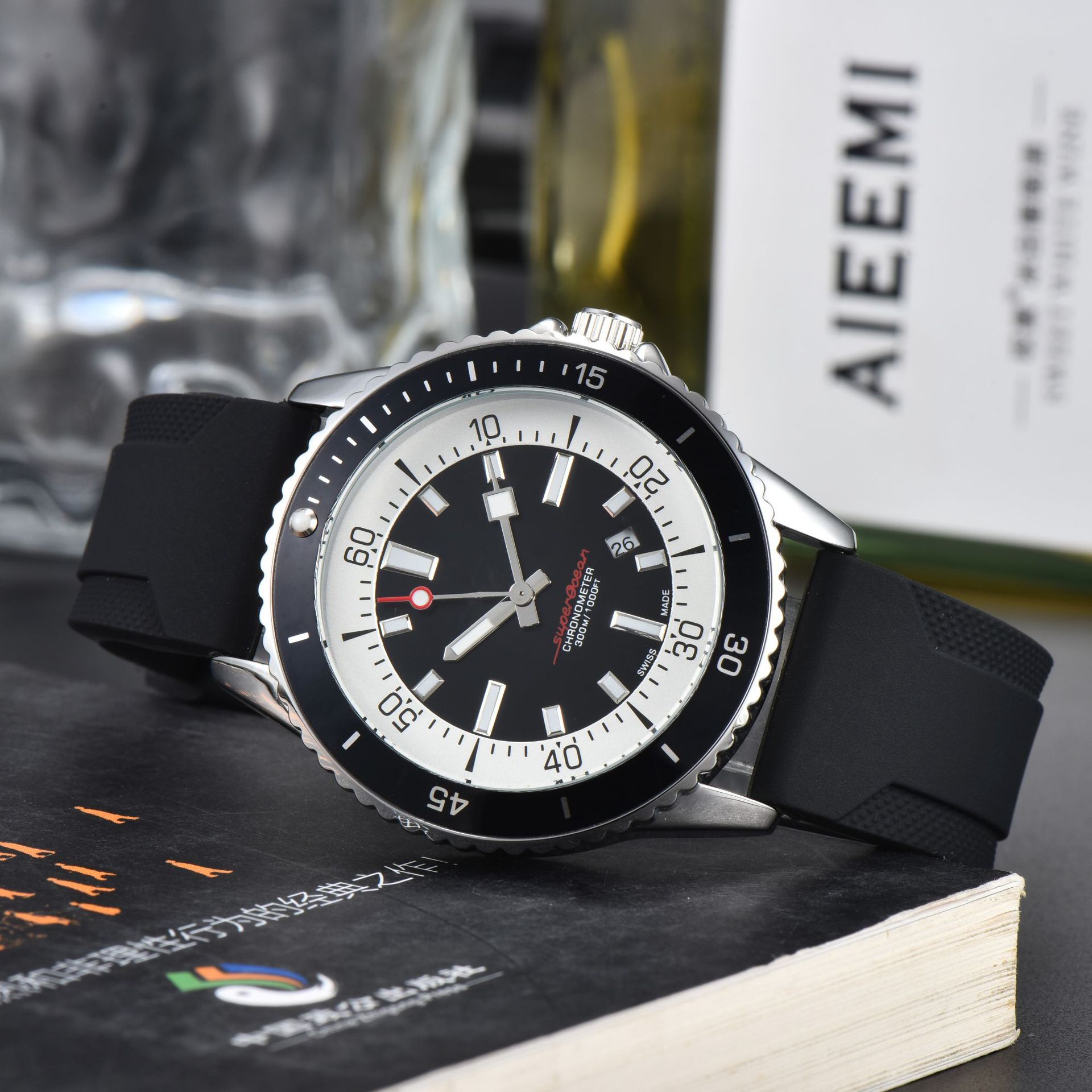 Stylish Mens Quartz Watch With A Silicone Strap