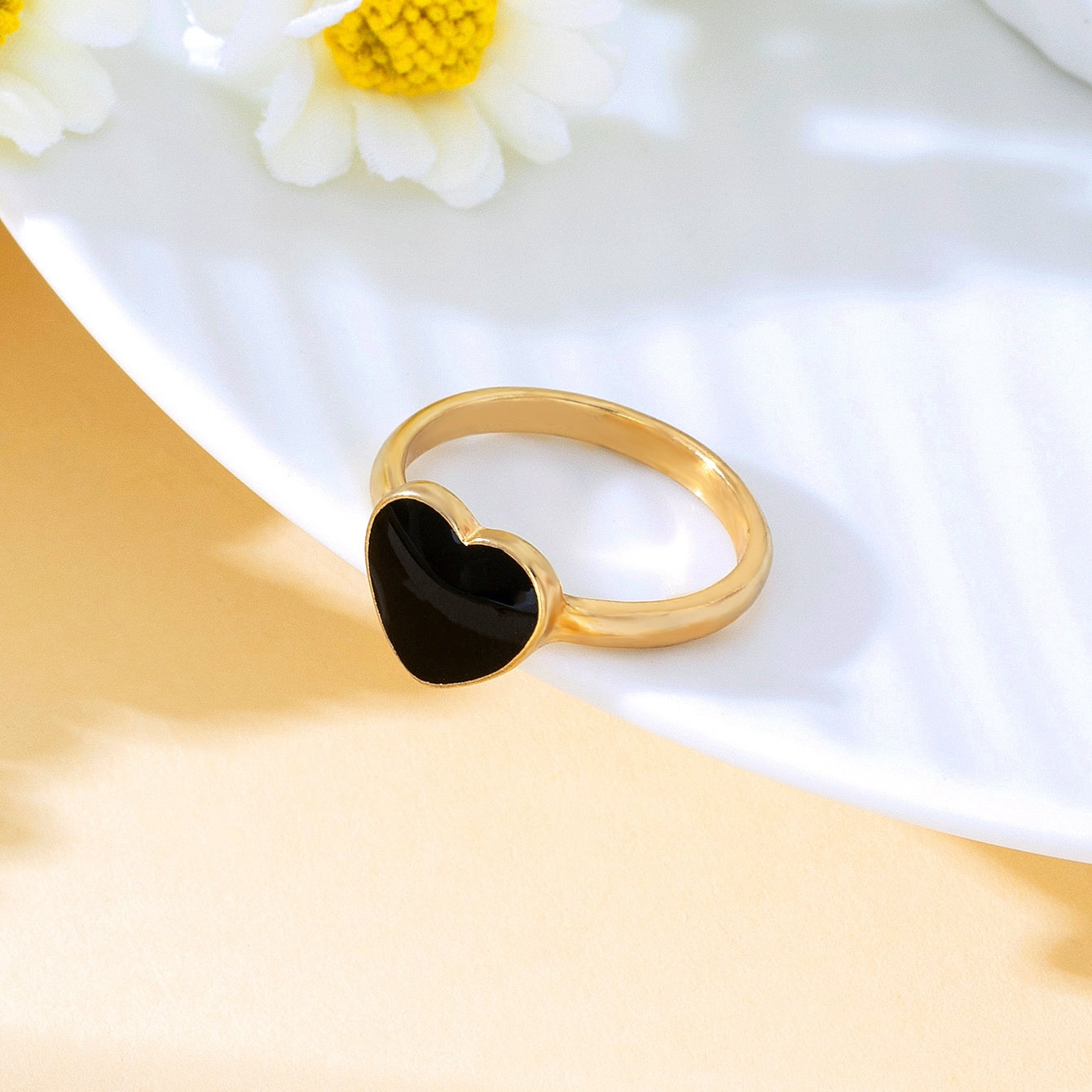 Fashionable And Minimalist Black Heart Ring